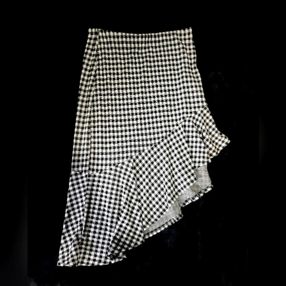 Vero Moda - Black and White Asymmetrical, Checkered Skirt, Size M, EUC - Picture 1 of 4